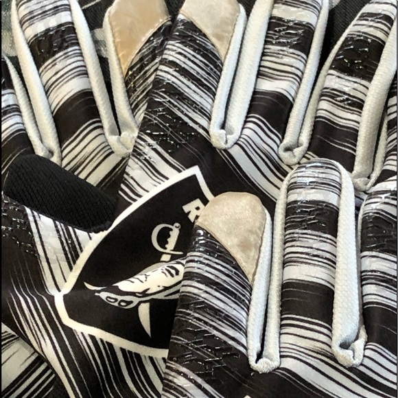 NWT 2014 LAS VEGAS OAKLAND RAIDERS CLOSEOUT STADIUM TOUCH GLOVES FINGERTIP TECH - Picture 6 of 9